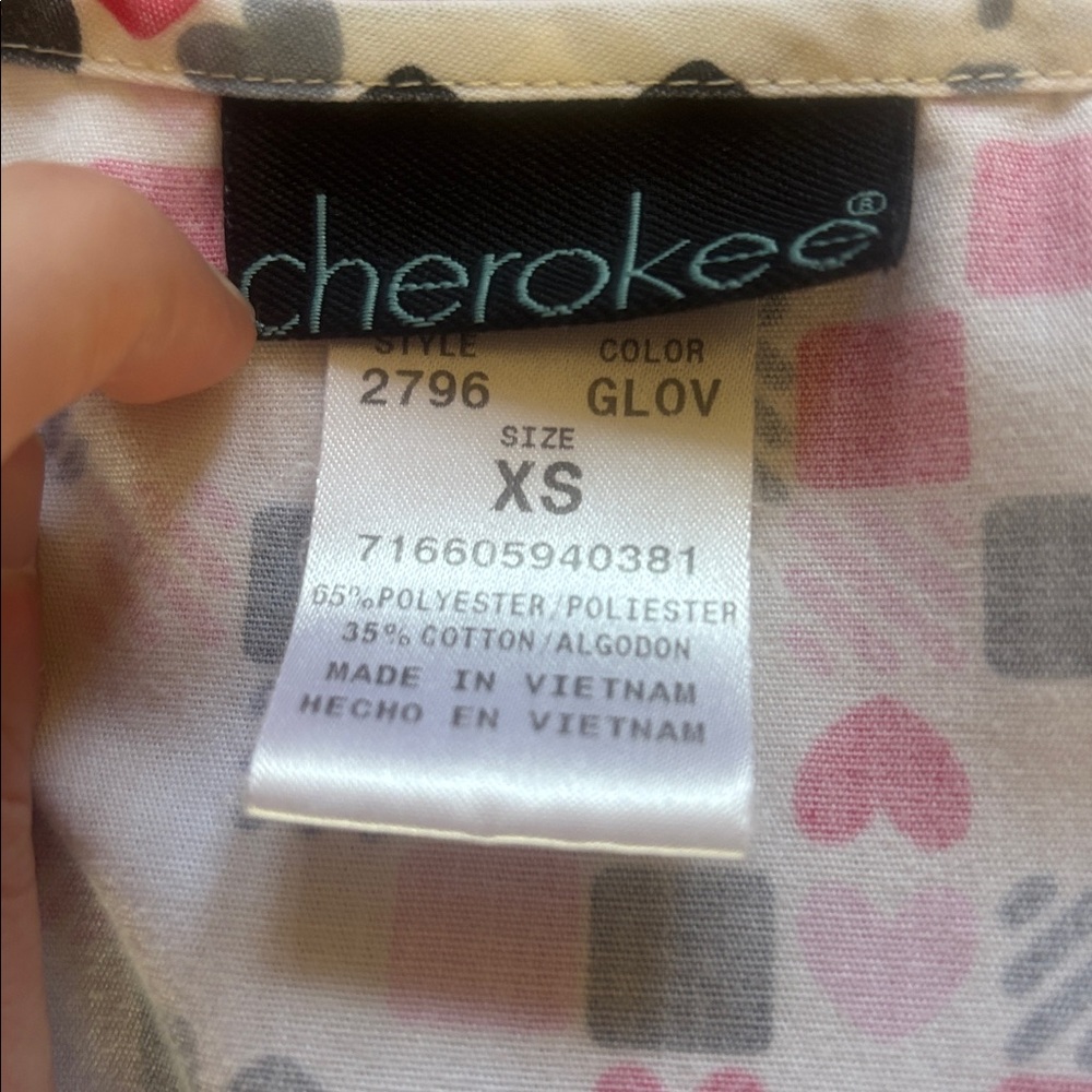 Cherokee Patterned Scrub Top With Pockets - Picture 3 of 6